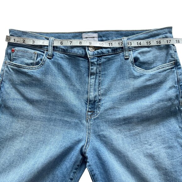 Denim Capri. Light Blue, Size 32, 14 Hudson. Women's Capris - Picture 6 of 11